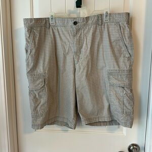 IZOD 100% cotton size 42 cargo shorts. Tan and green small checks. Like New